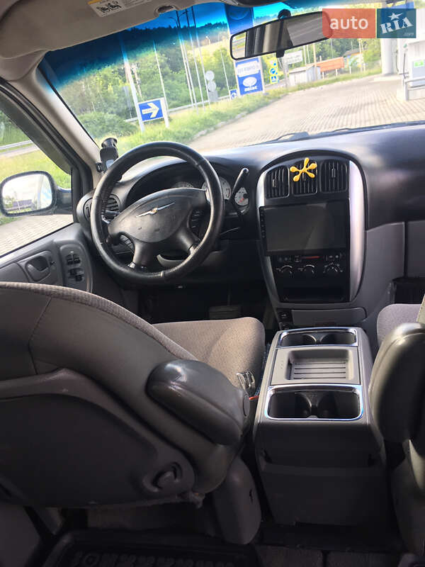 Минивэн Chrysler Town & Country 2007 в Могилев-Подольске