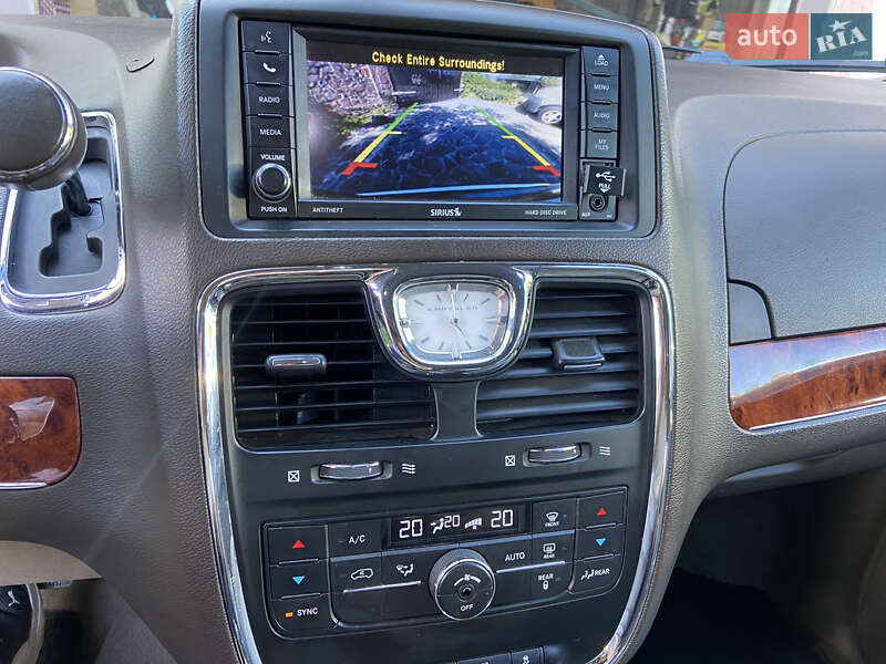 Мінівен Chrysler Town & Country 2014 в Василькові