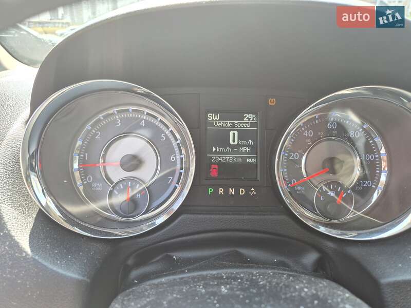 Мінівен Chrysler Town & Country 2014 в Києві фото 11 Мінівен Chrysler Town & Country 2014 в Києві