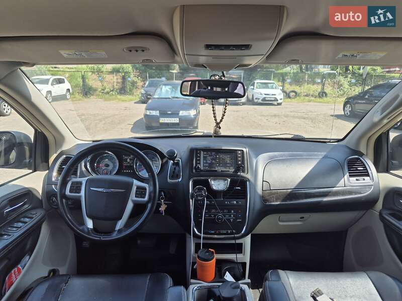 Мінівен Chrysler Town & Country 2014 в Києві фото 14 Мінівен Chrysler Town & Country 2014 в Києві