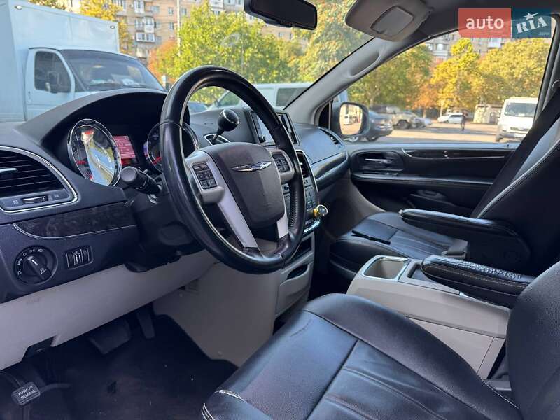 Мінівен Chrysler Town & Country 2014 в Одесі