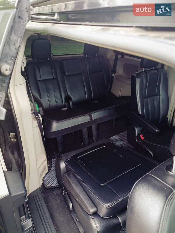 Минивэн Chrysler Town & Country 2014 в Белой Церкви