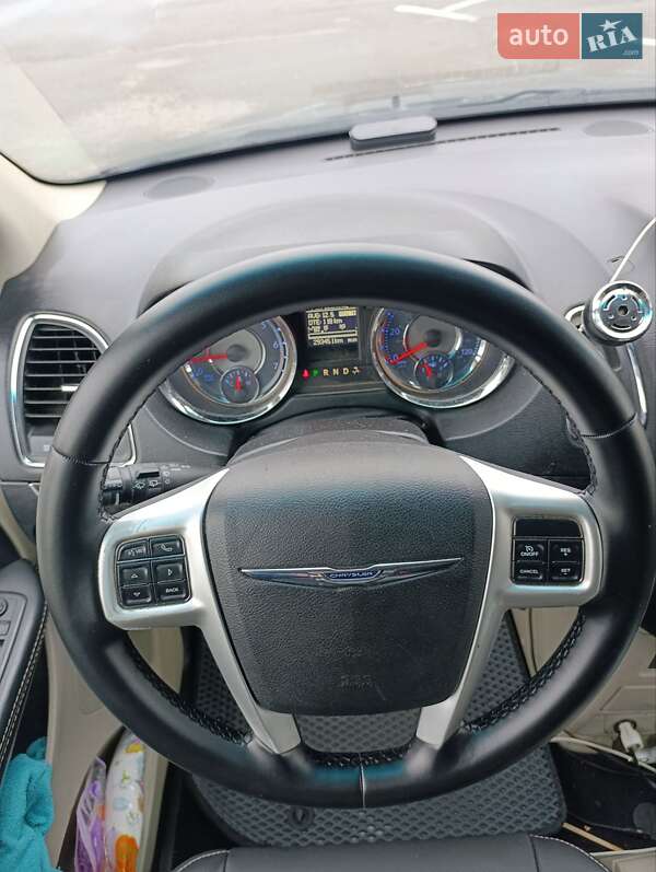 Минивэн Chrysler Town & Country 2014 в Белой Церкви