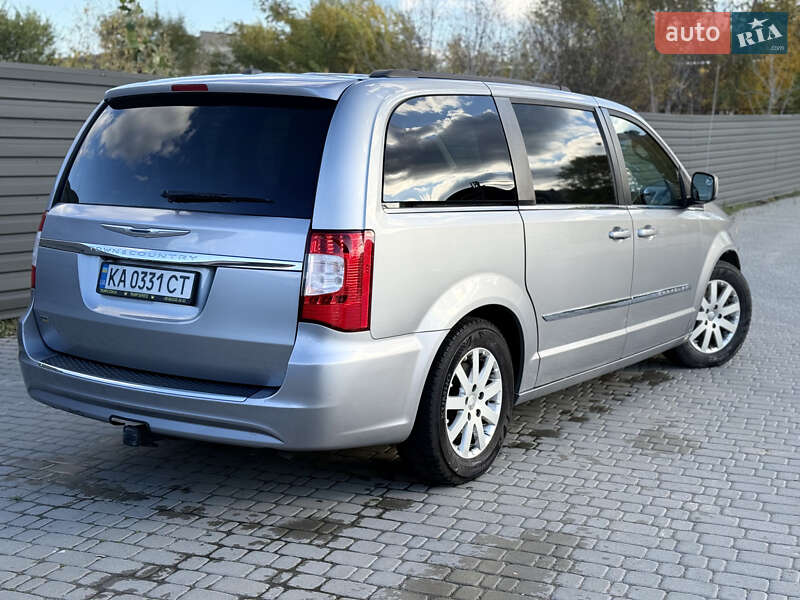 Минивэн Chrysler Town & Country 2016 в Киеве фото 5 Минивэн Chrysler Town & Country 2016 в Киеве