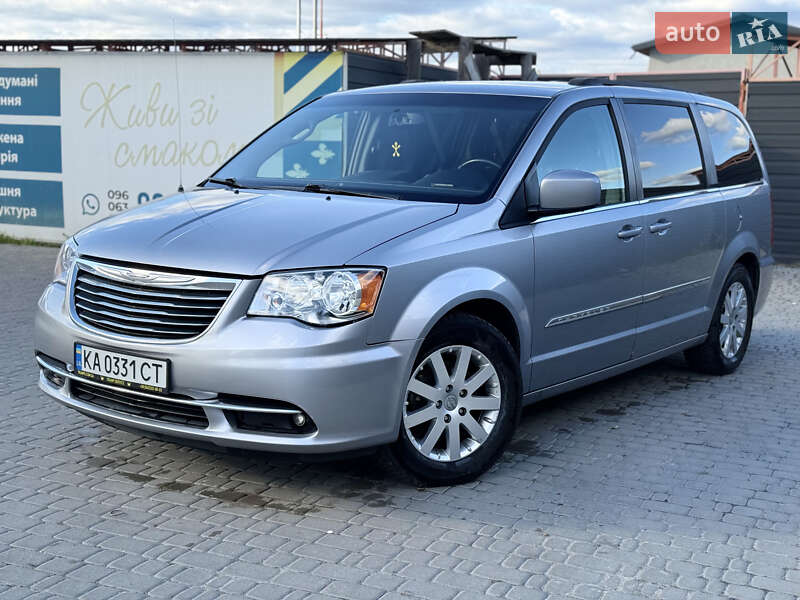 Минивэн Chrysler Town & Country 2016 в Киеве фото 8 Минивэн Chrysler Town & Country 2016 в Киеве