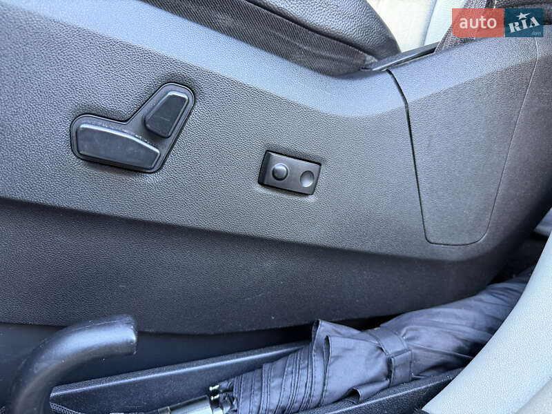 Минивэн Chrysler Town & Country 2016 в Киеве фото 13 Минивэн Chrysler Town & Country 2016 в Киеве