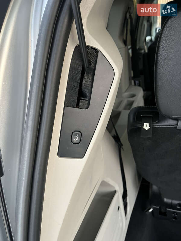 Минивэн Chrysler Town & Country 2012 в Виноградове