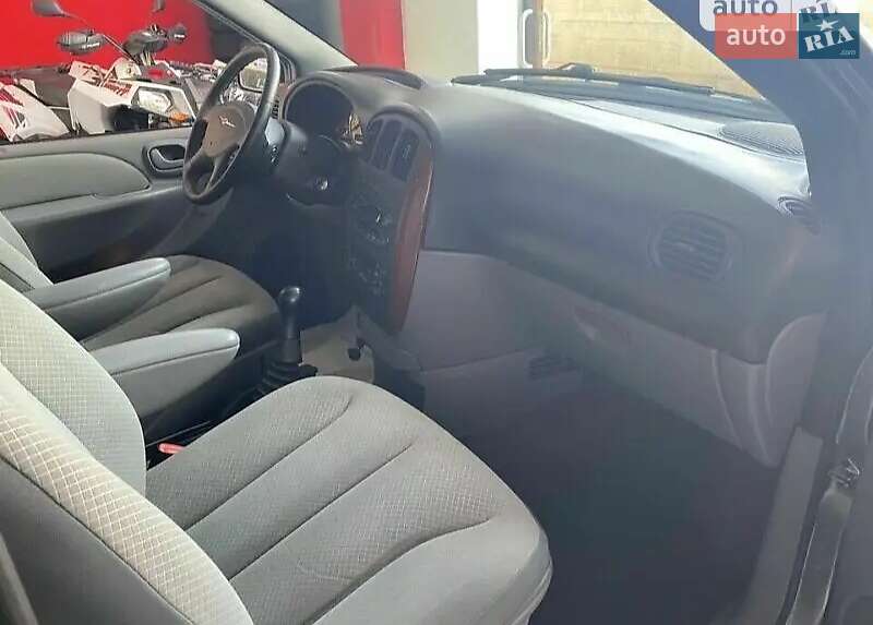 Минивэн Chrysler Voyager 2007 в Киеве