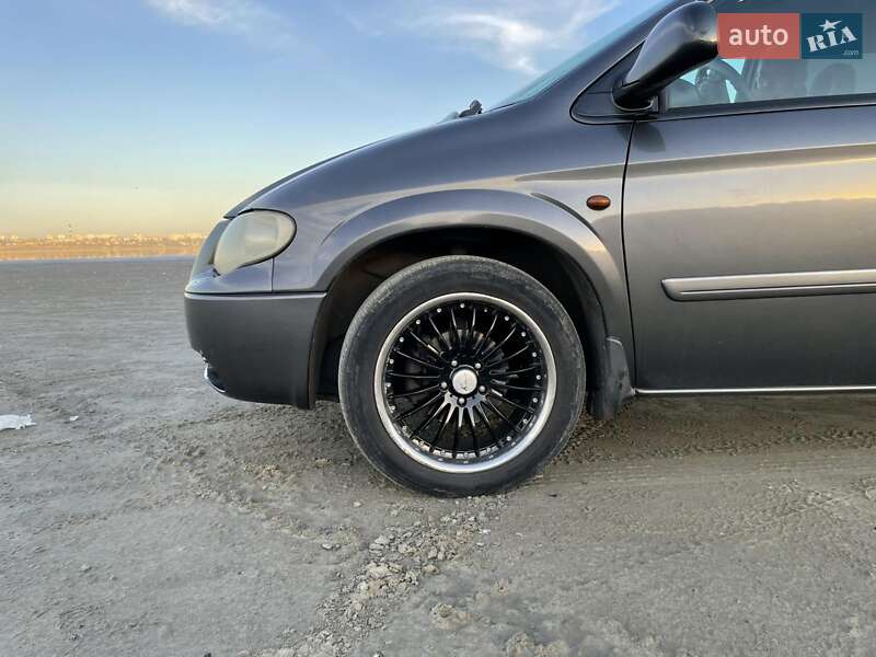 Минивэн Chrysler Voyager 2004 в Одессе