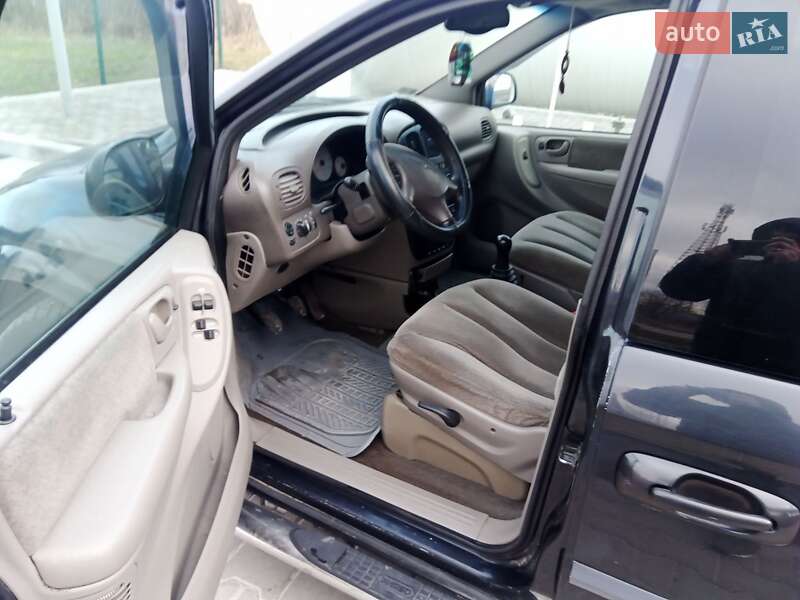 Минивэн Chrysler Voyager 2001 в Кременце