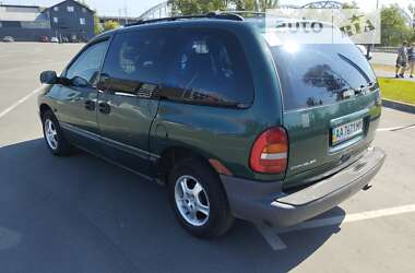 Минивэн Chrysler Voyager 1999 в Киеве