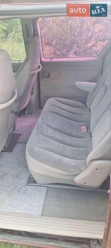 Седан Chrysler Voyager 2002 в Киеве