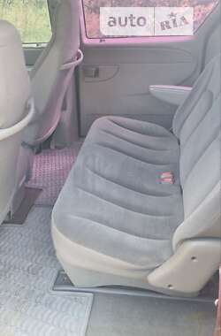 Седан Chrysler Voyager 2002 в Киеве