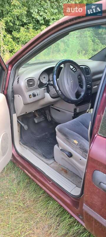 Седан Chrysler Voyager 2002 в Киеве
