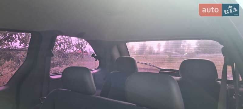 Седан Chrysler Voyager 2002 в Киеве