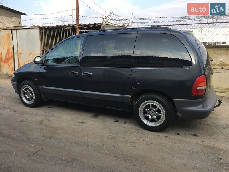Минивэн Chrysler Voyager 2000 в Ужгороде