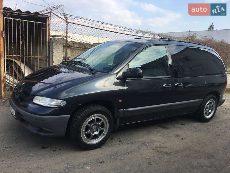 Минивэн Chrysler Voyager 2000 в Ужгороде