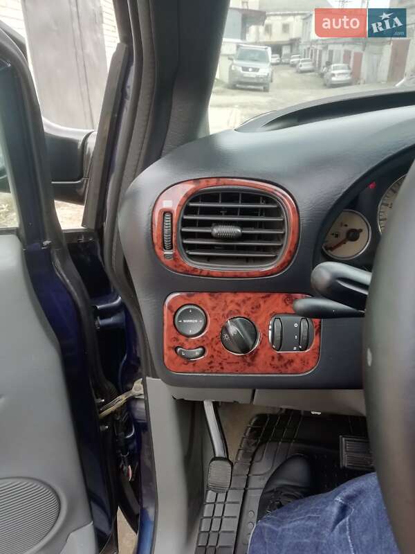 Мінівен Chrysler Voyager 2006 в Львові