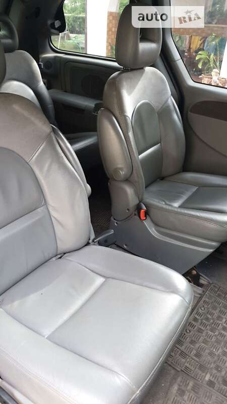 Минивэн Chrysler Voyager 2006 в Жовкве