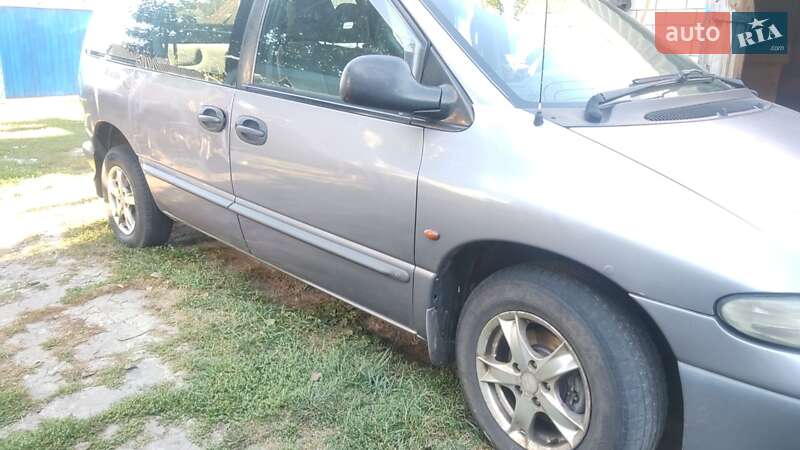 Минивэн Chrysler Voyager 1999 в Барышевке