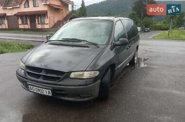 Минивэн Chrysler Voyager 2000 в 