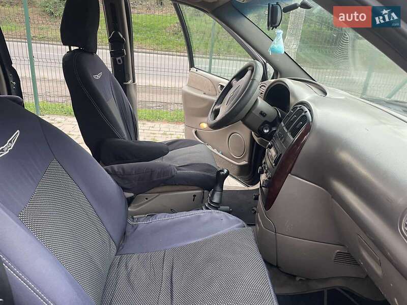 Минивэн Chrysler Voyager 2002 в Ужгороде