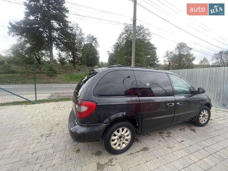Минивэн Chrysler Voyager 2002 в Ужгороде