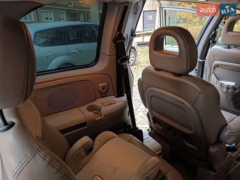 Минивэн Chrysler Voyager 2003 в Мукачево