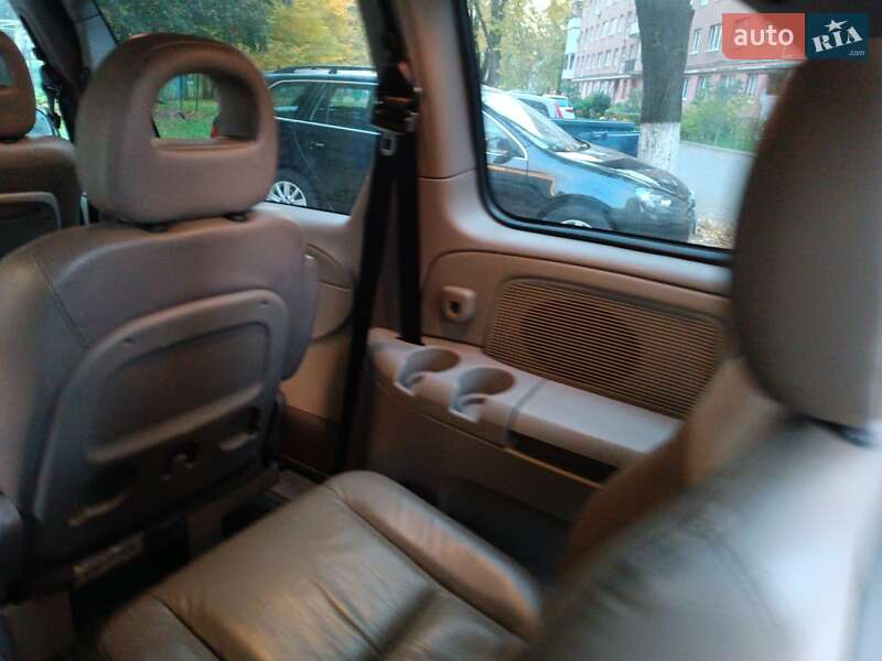 Минивэн Chrysler Voyager 2003 в Мукачево