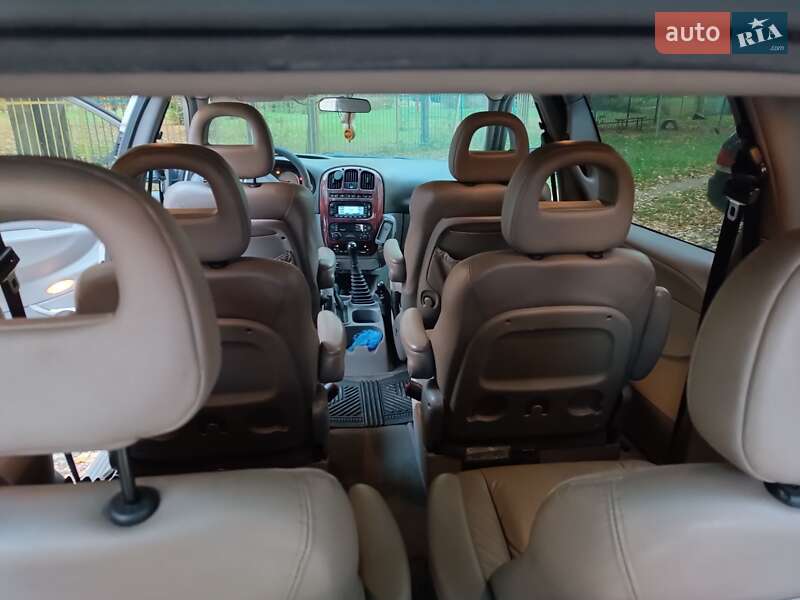 Минивэн Chrysler Voyager 2003 в Мукачево
