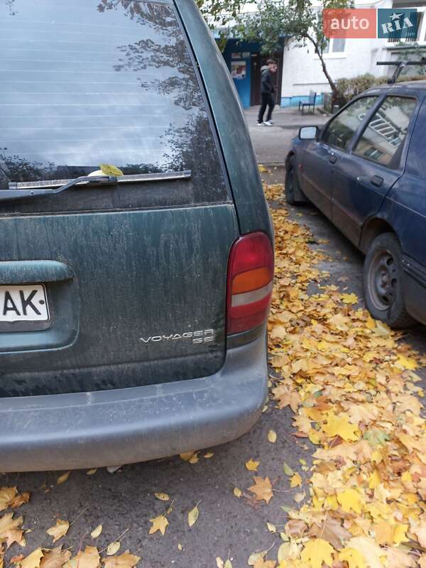 Минивэн Chrysler Voyager 1999 в Черновцах