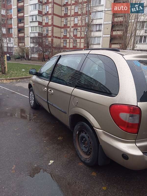 Минивэн Chrysler Voyager 2002 в Киеве