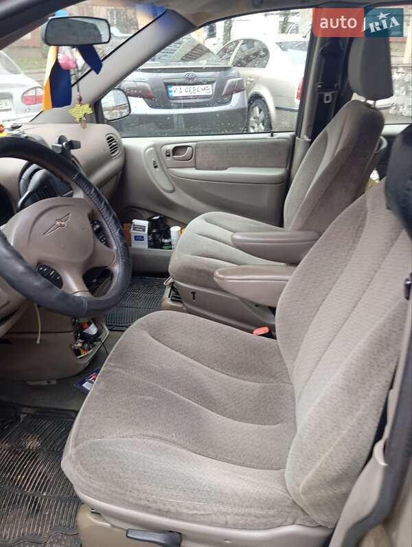 Минивэн Chrysler Voyager 2002 в Киеве