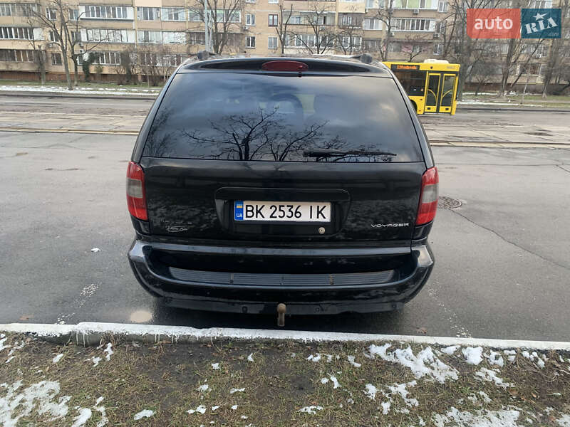 Минивэн Chrysler Voyager 2005 в Киеве