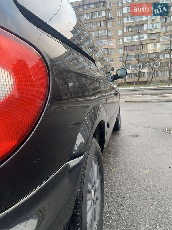 Минивэн Chrysler Voyager 2005 в Киеве