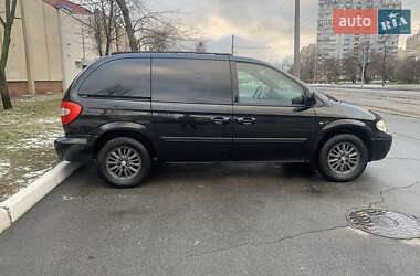 Минивэн Chrysler Voyager 2005 в Киеве
