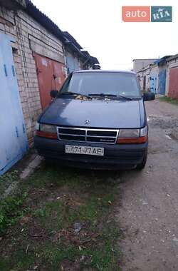 Минивэн Chrysler Voyager 1992 в 