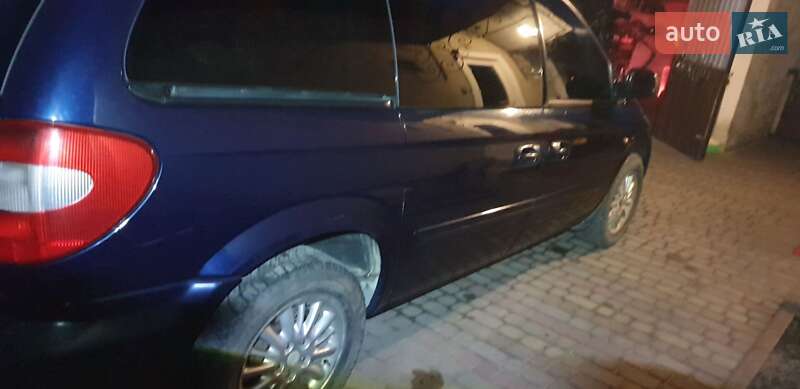 Минивэн Chrysler Voyager 2006 в Жовкве