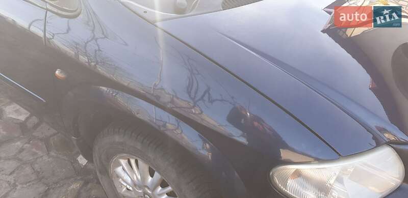 Минивэн Chrysler Voyager 2006 в Жовкве