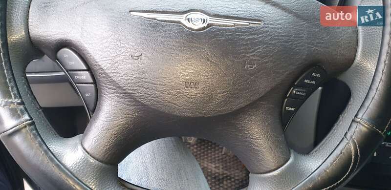 Минивэн Chrysler Voyager 2006 в Жовкве