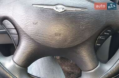 Минивэн Chrysler Voyager 2006 в 
