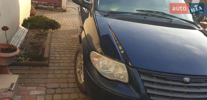 Минивэн Chrysler Voyager 2006 в Жовкве
