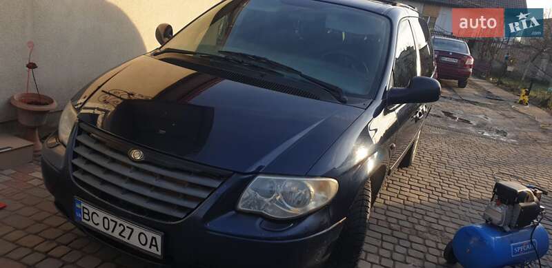 Минивэн Chrysler Voyager 2006 в Жовкве