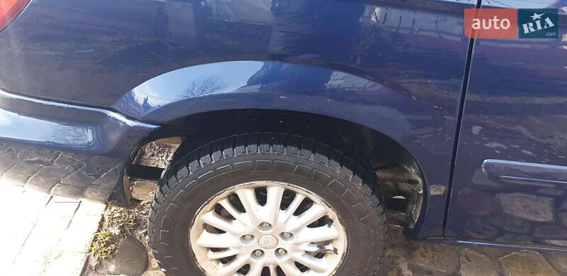 Минивэн Chrysler Voyager 2006 в Жовкве