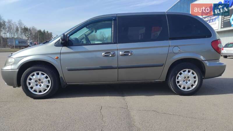 Минивэн Chrysler Voyager 2006 в 