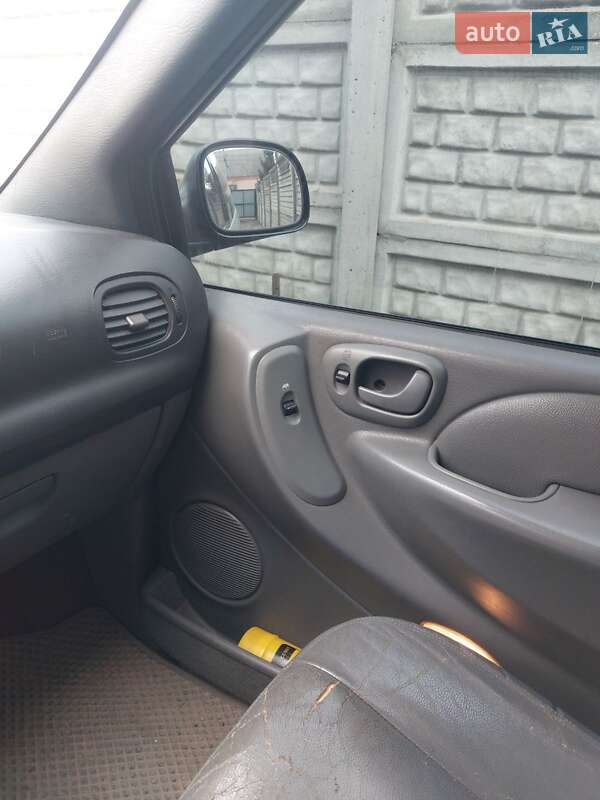 Мінівен Chrysler Voyager 2005 в Михайлівці-Рубежівці