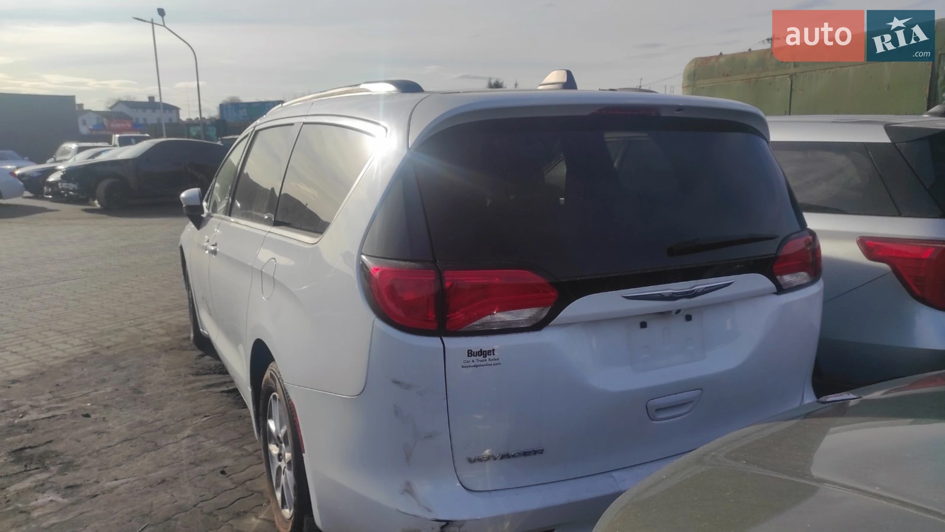 2020 Chrysler Voyager - мініатюра 2