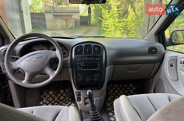 Минивэн Chrysler Voyager 2002 в 