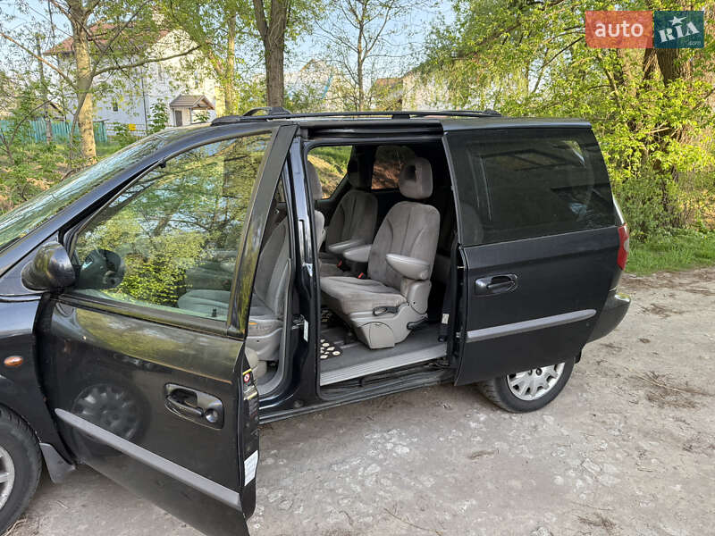 Мінівен Chrysler Voyager 2002 в Києві