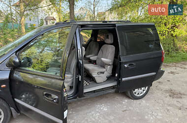 Минивэн Chrysler Voyager 2002 в 